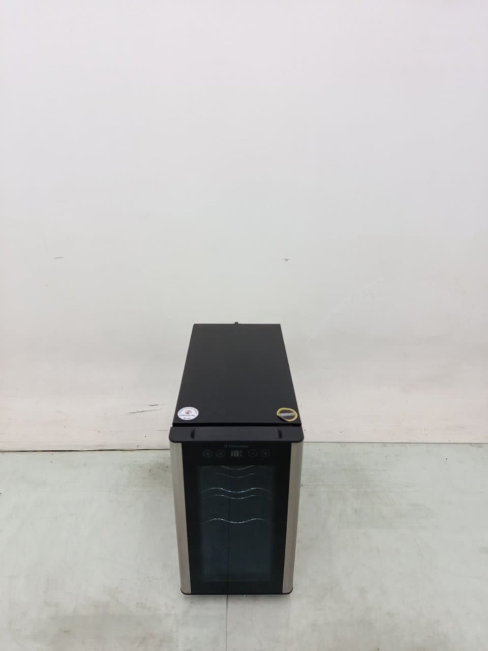 Miniatura 1 de Adega Electrolux 8 Garrafas 1 Porta Acb08 - Inox